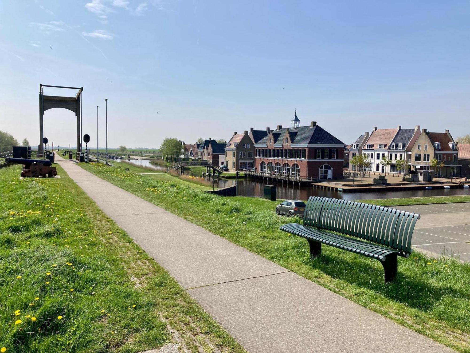 4 Pers Holiday Home Hilla With Winter Garden In Front Of The Dike Directly On The Lauwersmeer Anjum Extérieur photo